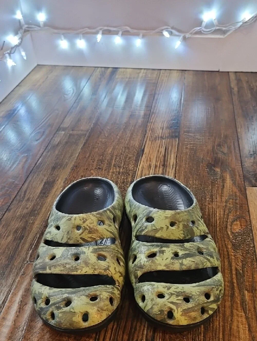 Keen Men's Slip-On Clogs in Army Green Camouflage (Sz.8)